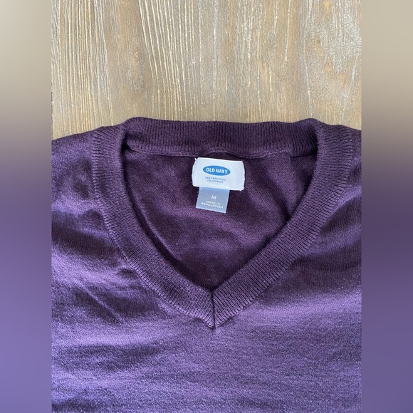 Men’s Old Navy V-neck Sweater Size Medium - Picture 2 of 3